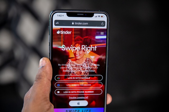 Does anything like Tinder for swingers exist?